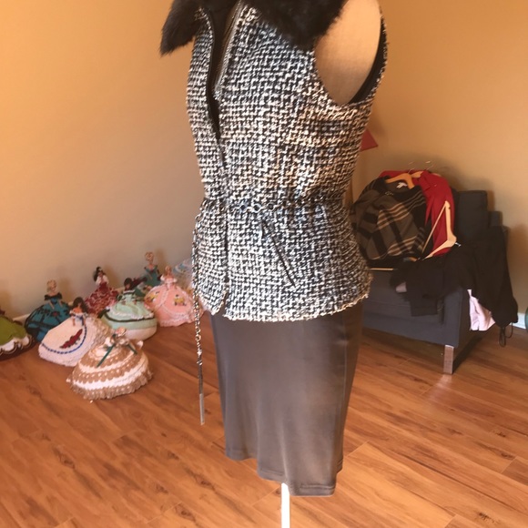 WHBM Houndstooth vest with detachable collar. - Picture 5 of 5